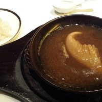 日本橋紫苑 - ふかひれの姿煮込み、陶板仕立て