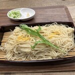 ラーメン ドゥエ エド ジャパン - 果実酢のせいろつけ麺の麺