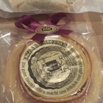 洋菓子ヴィヨン - バームクーヘン２種。円形のほうが重厚感アリ。