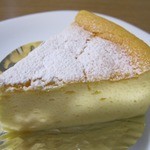 パティスリー べべ - チーズケーキ（税抜：380円）