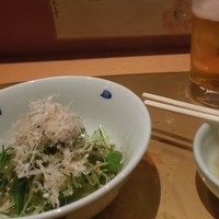 鮨 からく - お通し（貝割れ大根・胡瓜胡麻酢和え）