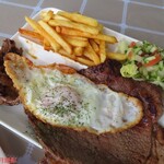 ブラジル料理 かまど - 料理写真:目玉焼き乗りステーキ　2290円(税込)