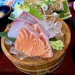 新大阪 海鮮食堂 おーうえすと - サーモンとカンパチの造り