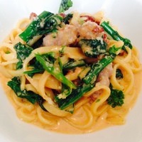 フラットリア - 自家製サルシッチャと菜花のトマトクリームソース　　手打ちパスタ トンナレッリ