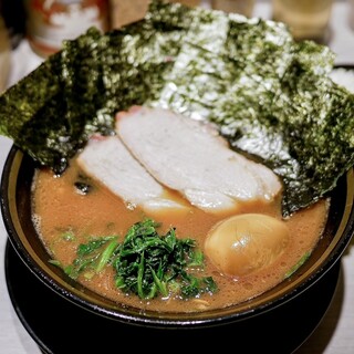 横浜家系ラーメン こむろ家_0