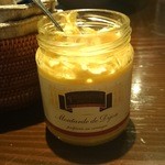 ラ・トォルトゥーガ - 豚バラの旨味を引き立てる、まろやかな酸味のディジョンマスタード