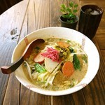 Yuabiggufamiri - 動物不使用　無添加とんこつ味ラーメン