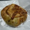 ブーランジェリー セイジアサクラ - チーズカレーパン、焼きたて