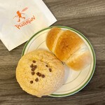 ピーターパンジュニア - 料理写真:・塩バターロール
・チョコチップメロンパン