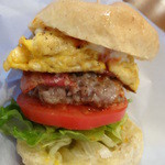 パントリー コヨーテ - ハンバーガー＋ダブルベーコンとオムレツトッピング