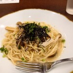 鎌倉パスタ - 料理写真:きのこのバター醤油パスタ サラダセット 1,310円