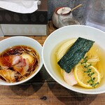 3931WORKS. - 昆布水つけ麺(醤油)大

GWの9:40頃到着。
並び始めてすぐにEPARK受付が開始される。
10時でなく、前倒しで始める事もあるんだね。

今回3度目の訪問だったけど、3回目にしてかなり刺さった。