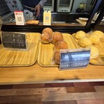 パンだ。 - 店内