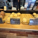 パンだ。 - 店内
