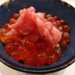 寿司栄 - 海栗飯のイクラと中落ちトッピング