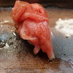 寿司栄 - 大トロ５枚重ねの中身