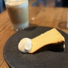 Royal Garden Cafe - バスクチーズケーキ ホイップクリームとトリュフ塩、カフェラテ