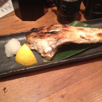 遊食屋 わらべえ - クエの塩焼き。せっかくなので塩焼きも食べてみました。値は張りますが後悔のない一品。極上の白身、身は上品