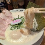 鶏そば 啜る 丸の内本店 - 