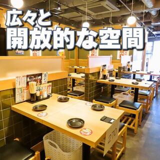 仕事帰りの軽く1杯や、宴会利用も◎楽しく賑やかな空間