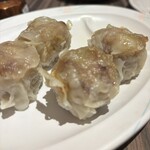 中華料理北京餃子 - こちらが肉肉しいシウマイ　良いなぁー