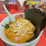 ラーメン山岡家 - 料理写真:特製ネギ味噌ラーメン中盛に海苔トッピング