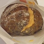 ブーランジェリー メチエ - 料理写真:★★ピーナッツサンド 260円 見た目はハードに見えるが柔らかいパン生地でクリーム 少なめ！