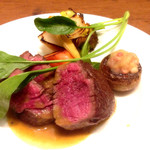 chez le mak - 【2015年3月再訪】おひとりさま限定のコースメニューであるBachelor（3,300円）のメインは肉と魚のいずれかをチョイスする形。写真はロバ肉のフィレ。見かけ通りかなり牛フィレに近いです。