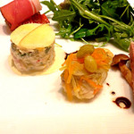 chez le mak - 【2015年3月再訪】おひとりさま限定のコースメニューであるBachelor（3,300円）の前菜盛り合わせから、ズワイガニのレムラード（左）とエスカベッシュ（右）。