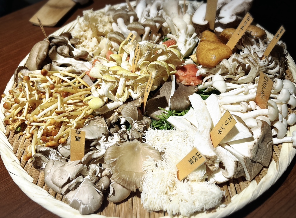 写真 15ページ目 : きのこ鍋＆きのこ料理専門店 何鮮菇 （ホーシェング