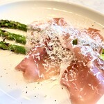 薪窯PIZZERIA Meglio - 塩尻市『塩原農園』さん　アスパラの窯焼き
ハモンセラーノ

生ハムは産地変更の場合あり
