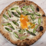 薪窯PIZZERIA Meglio - アスパラのビスマルク