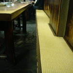 大甚 - 少し斜め上がりの畳張り椅子