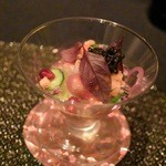 ガストロノミー ジョエル・ロブション - ズワイガニ アヴォカドのフォンダンとザクロのハーモニー、キャビアを散らして