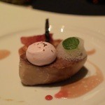 ガストロノミー ジョエル・ロブション - フォアグラ・ド・キャナール バニラ・ハチミツ・グランマニエでキャラメリゼした金柑と 宇和島産ブラッドオレンジ “モロ” でエスコート