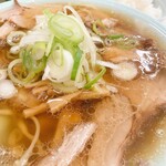 新橋ニューともちん - 中華そば、850円。