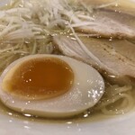 泡系しおとんこつラーメン べらしお - 