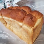 TRIAL - 料理写真:ホテルブレッド驚きの248円焼きたてです