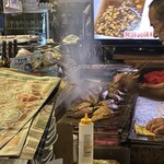 ぽん太 - 店主、ゴンゴン焼いてます♪