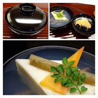 嵯峨野 - ◆蛤真丈・・蛤のいい出汁がでていて美味しい品です。
                なめらかな真丈の中には「蛤」が入っていました。この塗り物、素晴らしいですね。
                蒔絵に見惚れました。