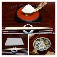 嵯峨野 - 彼女が予約時に「ミニ会席（10800円＋サービス料15％）を予約してくださっていました。
                ◆最初に「あられ茶」と「イイダコ」が出されます。
                3月らしい「蛤の器」。