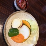 佐蔵 - 季節の焼野菜盛合せ480円、森山牛壺漬け切り落とし990円