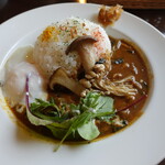 湖亭 - 料理写真:ほうれん草と茸のカレー