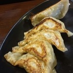 福ちゃん - 焼き餃子(皮がほんのり甘く旨い)