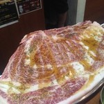 大阪焼肉・ホルモン ふたご - はみでるカルビ