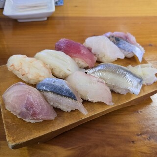 市場のすし屋_0