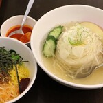 明明家 - Aセット（冷麺・ミニピビンバ）の麺大盛。セットが1,760円、麺大盛が+220円で1,960円也。