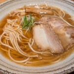 麦香 - 麺はストレートの細麺