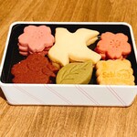 サブレヤ - 缶は小さめでかわいらしいです。