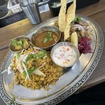 ビリヤニ パニック - 料理写真:真鯛の出汁ビリヤニ 1,700円
パパド(薄焼き煎餅) 100円
チキンのアチャール 400円
アイスチャイ 500円
